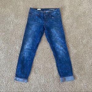 Gap floral print medium wash cropped jeans